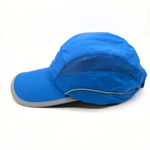 Gorra running azul de costado